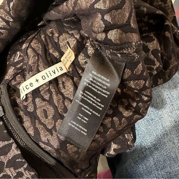 Alice + Olivia Black Leopard Print Crop Top - Picture 4 of 4